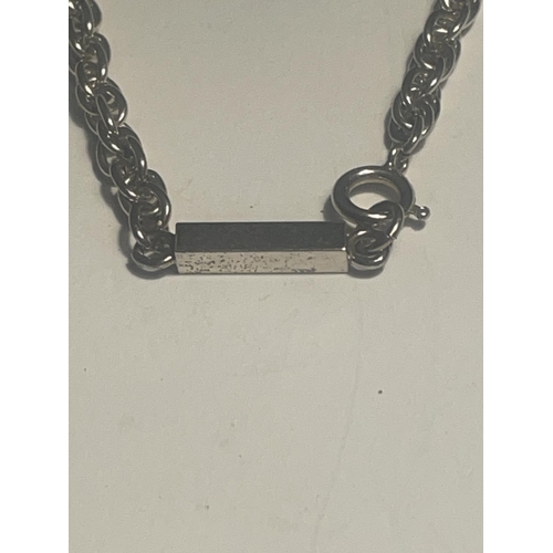 621 - A HEAVY SILVER ROPE AND BLOCK CHAIN NECKLACE