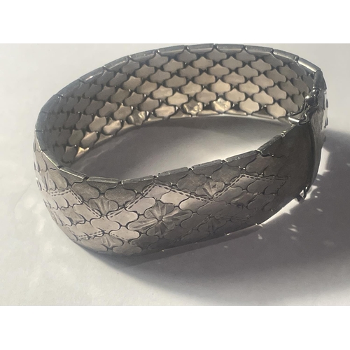 638 - A SILVER FOLDING BANGLE