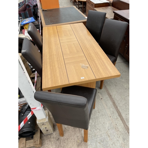 2789 - A MODERN OAK DINING TABLE AND FIVE DINING CHAIRS