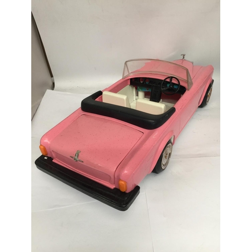 334 - A LARGE VINTAGE PINK BARBIE ROLLS-ROYCE CAR AND A LARGE BRATZ CONVERTIBLE CAR