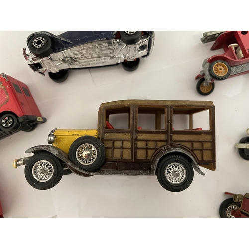 342 - A COLLECTION OF UNBOXED DIE-CAST VINTAGE VANS AND CARS TO INCLUDE LLEDO, ETC