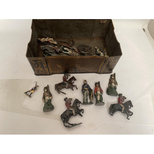 393 - A BOX CONTAINING LEAD AND METAL SOLDIERS ON FOOT AND MOUNTED