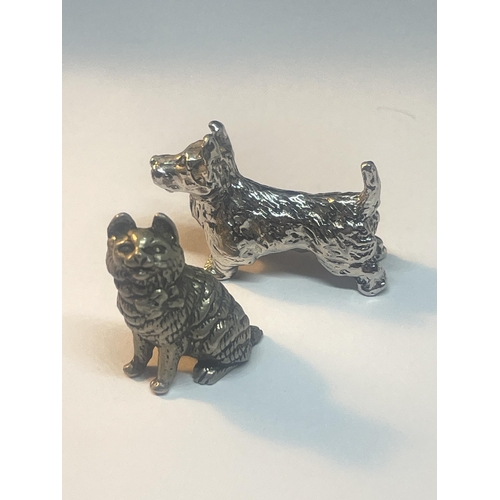 88 - FOUR ITEMS TO INCLUDE A MINIATURE PEWTER TORTOISE, TWO WHITE METAL FIGURES - A DOG AND A CAT AND A S... 