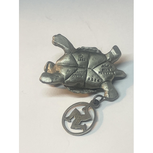 88 - FOUR ITEMS TO INCLUDE A MINIATURE PEWTER TORTOISE, TWO WHITE METAL FIGURES - A DOG AND A CAT AND A S... 