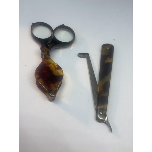 98 - THREE VINTAGE POSSIBLY TORTOISE SHELL ITEMS TO INCLUDE A JEWELLERS LOOP, A PENKNIFE AND A KOPP BLOOD... 