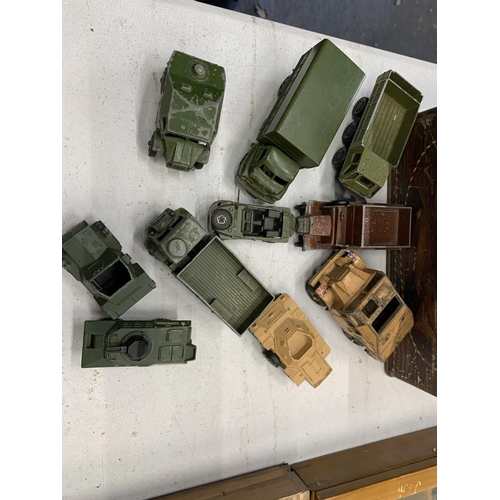 453 - A TIN OF ASSORTED ARMY FIGURES AND DIECAST ARMY VEHICLES