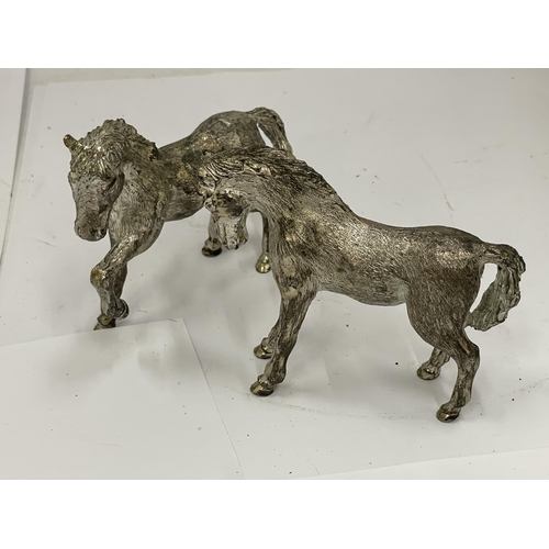 45 - A PAIR OF SILVER PLATED VINTAGE HORSE ANIMAL FIGURES, HEIGHT 9CM