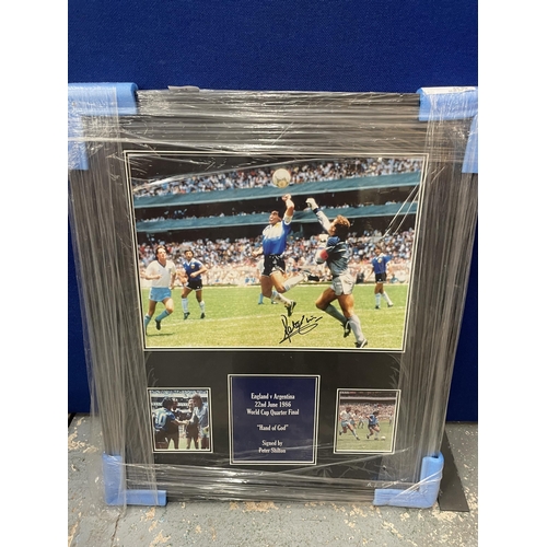 61 - A FRAMED 1986 WORLD CUP 'HAND OF GOD' PHOTO SIGNED BY PETER SHILTON, WITH ALL STAR SIGNINGS CERTIFIC... 