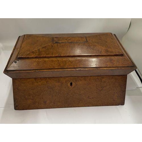 9 - A GEORGIAN WALNUT TEA CADDY WITH TWO INNER TEA COMPARTMENTS