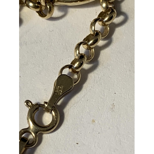 82 - A 9 CARAT GOLD CHAIN GROSS WEIGHT 4.29 GRAMS WITH A PAIR OF GOLD PLATED ORNATE PINCE NEZ