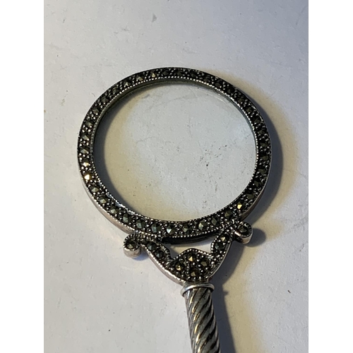 84 - A MARKED 925 SILVER DECORATIVE MAGNIFYING GLASS