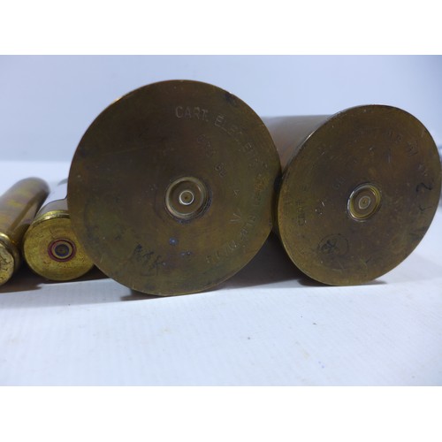 303 - FIVE ASSORTED BRASS SHELL CASES, HEIGHTS FROM 10.5 TO 18CM