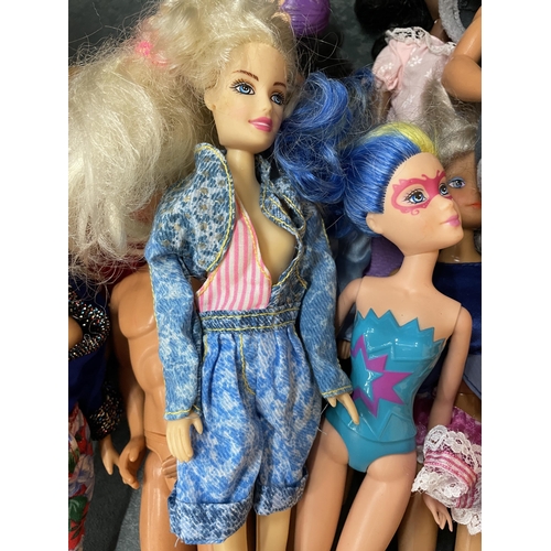 401 - A LARGE QUANTITY OF VINTAGE BARBIE DOLLS AND ACCESSORIES