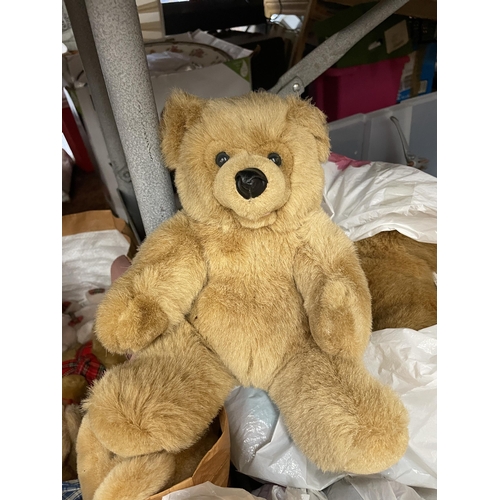 407 - A LARGE QUANTITY OF PLUSH TEDDY BEARS PLUS A TEDDY BEAR CHAIR