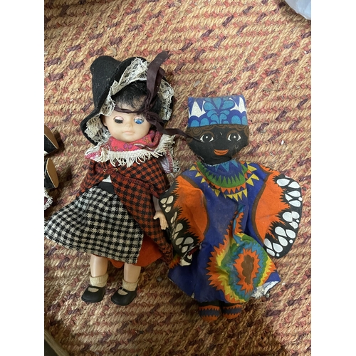 410 - A COLLECTION OF VINTAGE DOLLS IN NATIONAL DRESS WITH SOME ACCESSORIES - 17 IN TOTAL