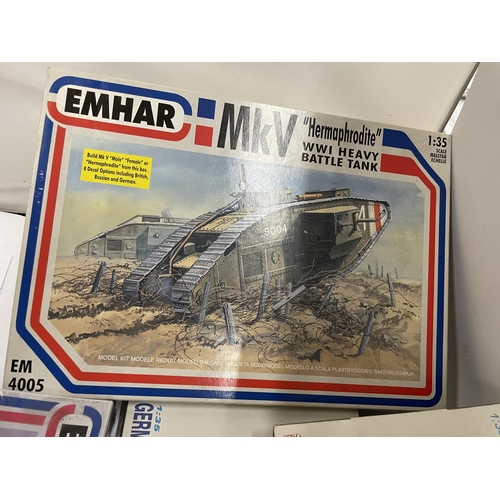 429 - A QUANTITY OF DRAGON AND EMHAR MODEL MILITARY MODEL KITS TO INCLUDE TANKS AND SOLDIERS