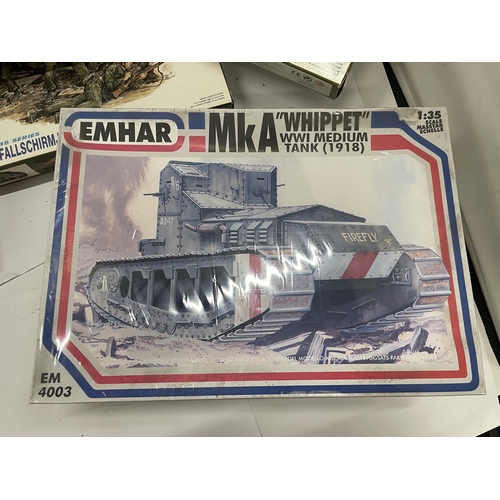 429 - A QUANTITY OF DRAGON AND EMHAR MODEL MILITARY MODEL KITS TO INCLUDE TANKS AND SOLDIERS