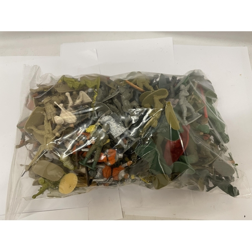 447A - A COLLECTION OF ARMY MEN PLASTIC FIGURES IN BAGS