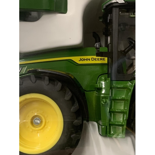 372 - A BOXED SIKU MODEL OF A JOHN DEERE 8R- 370 TRACTOR REF NO 43329 SCALE 1:32