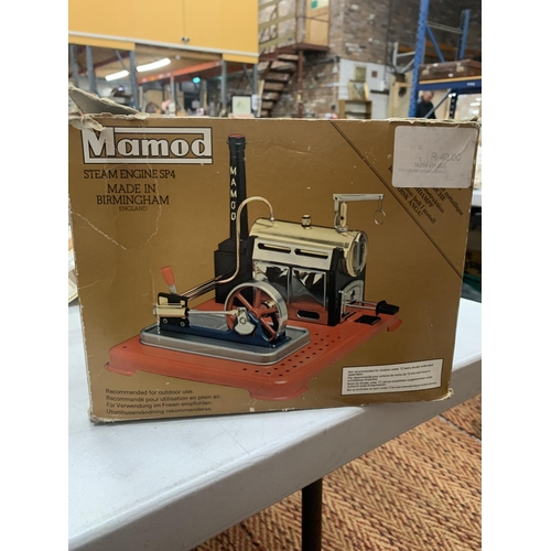 376 - A BOXED MAMOD SP4 STATIONARY STEAM ENGINE AND ACCESSORIES