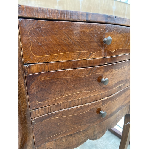 2795 - A CONTINENTAL MARQUETRY CROSSBANDED BEDSIDE TABLE ENCLOSING THREE DRAWERS