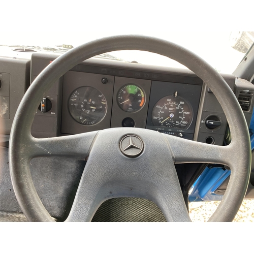 189 - MERCEDES HORSE BOX P721TGF FIRST REG 11/12/96 ISOLATOR KEY MOT 21/10/23 NO VAT WHILST ALL DESCRIPTIO... 