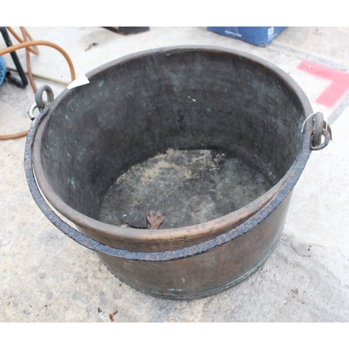 410 - LARGE BRASS COAL SCUTTLE  NO VAT