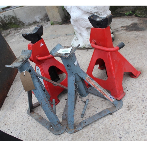 439 - 4 AXLE STANDS (2 RED, 2 GREY)  NO VAT