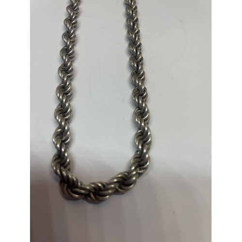 559 - A HEAVY ROPE CHAIN LENGTH 18 INCHES