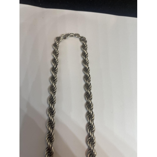 559 - A HEAVY ROPE CHAIN LENGTH 18 INCHES