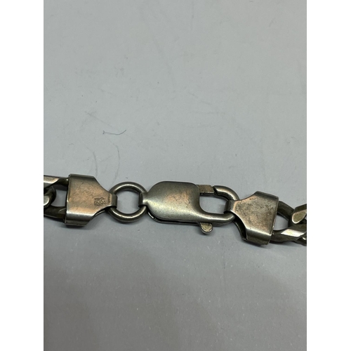 567 - A HEAVY SILVER FLAT LINK NECKLACE LENGTH 20