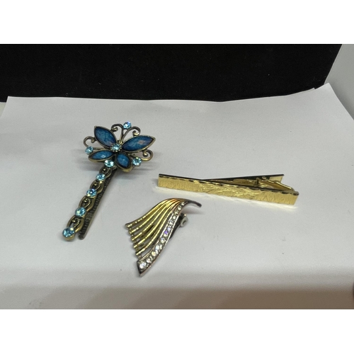 576 - ELEVEN VARIOUS TIE PINS, PIN BROOCHES BADGES ETC