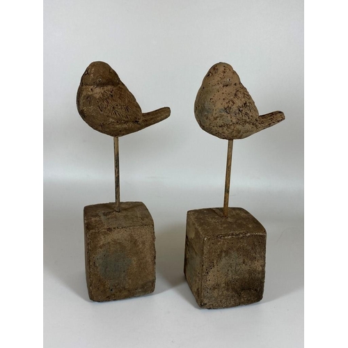 107 - A PAIR OF DECORATIVE STONE BIRDS ON PLINTHS, HEIGHT 24CM