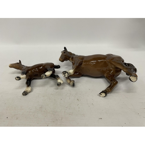 703 - TWO BESWICK BROWN GLOSS HORSE MODELS - MARE FACING LEFT AND FOAL