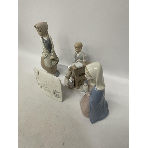 716 - FOUR LLADRO STYLE ITEMS TO INCLUDE A LLADRO COLLECTORS PLAQUE, NAO FIGURE, LEONARDO FIGURE ETC