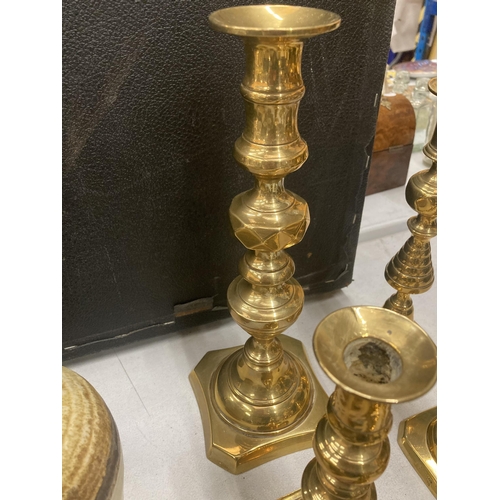 186 - A COLLECTION OF TEN ASSORTED VINTAGE BRASS CANDLESTICKS