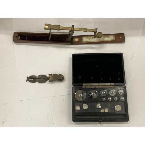 41 - A VINTAGE SET OF AVERY GOLD SCALES AND FURTHER CASED SET OF WEIGHTS