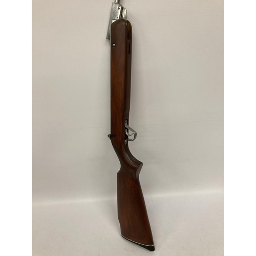 43 - A DIANA SERIES 70, MODEL 70 .22 CALIBRE AIR RIFLE, 44CM BARREL, LENGTH 107CM