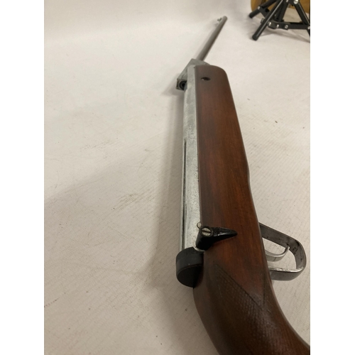 43 - A DIANA SERIES 70, MODEL 70 .22 CALIBRE AIR RIFLE, 44CM BARREL, LENGTH 107CM