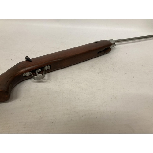 43 - A DIANA SERIES 70, MODEL 70 .22 CALIBRE AIR RIFLE, 44CM BARREL, LENGTH 107CM