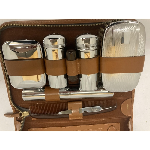 216 - A VINTAGE CASED GENTLEMEN'S GROOMING SET