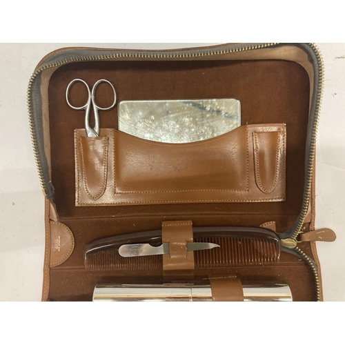 216 - A VINTAGE CASED GENTLEMEN'S GROOMING SET