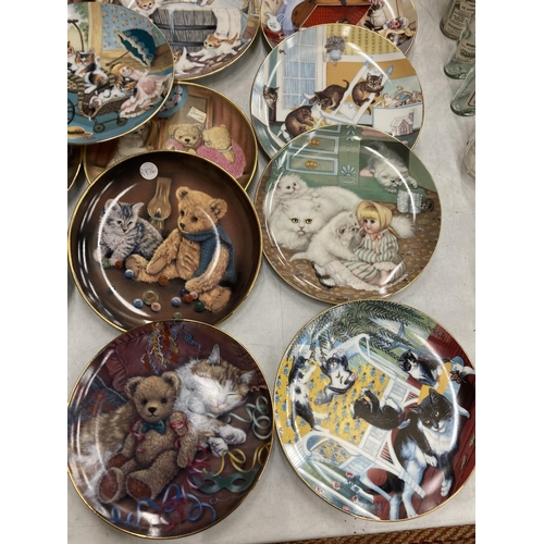 253 - A COLLECTION OF CABINET PLATES, TEDDY BEARS, CATS ETC