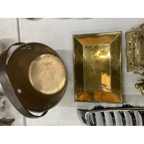 255 - A COLLECTION OF BRASS ITEMS - JAM PAN, INKWELL ETC