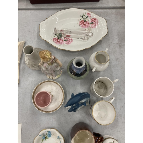 260 - A QUANTITY OF CERAMIC ITEMS TO INCLUDE TRINKET DISHES, VASES, JUGS, TRINKET BOXES, ETC