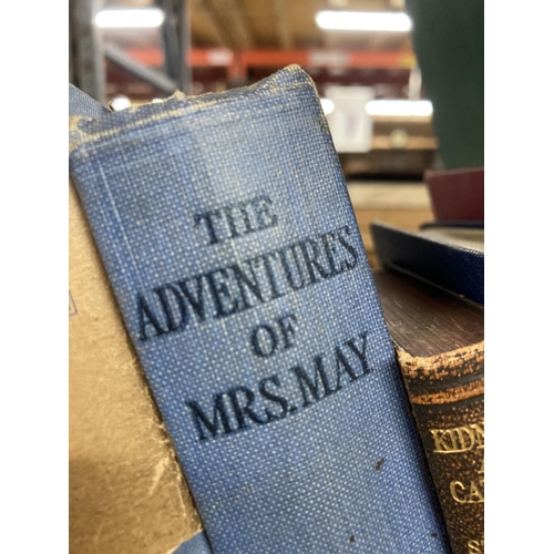 1007 - A COLLECTION OF VINTAGE HARDBACK BOOKS TO INCLUDE LORNA DOONE, KIDNAPPED AND CATRIONA, THE CONNOISSE... 