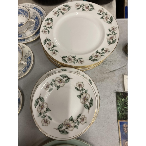 921 - A COALPORT REVELRY PART DINNER SERVICE AND CROWN STAFFORDSHIRE PLATES