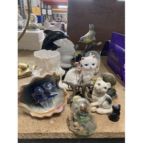 931 - A MIXED GROUP OF CERAMIC FIGURES, CAT, DOLPHIN ETC