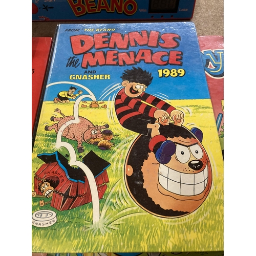 937 - A GROUP OF DANDY AND BEEZER ANNUALS AND A BEANO CLASSROOM CHAOS GAME