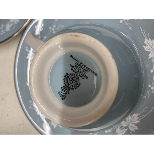 962 - A ROYAL DOULTON REFLECTION PATTERN PART DINNER SERVICE